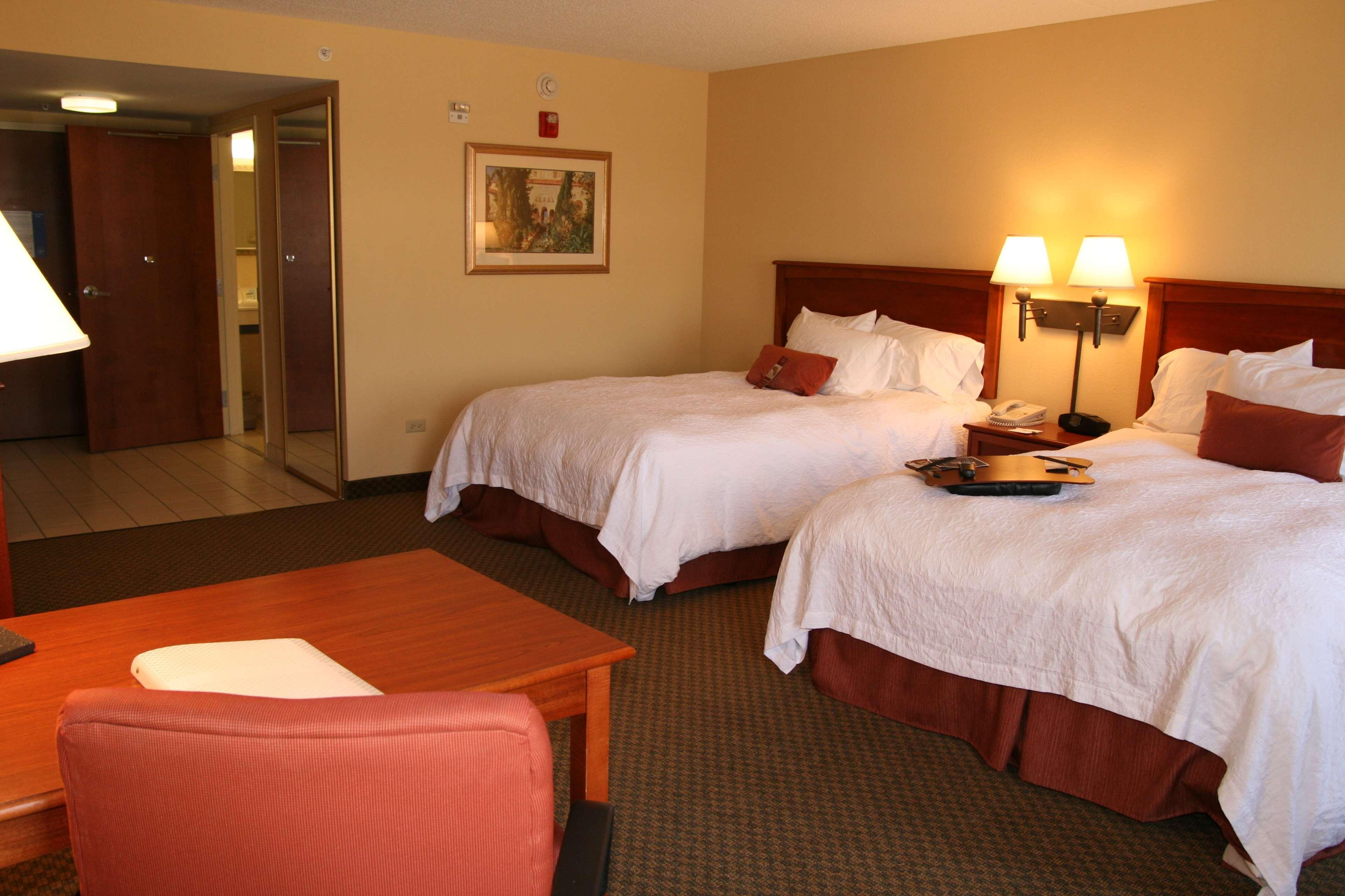 Hampton Inn Mchenry Room photo